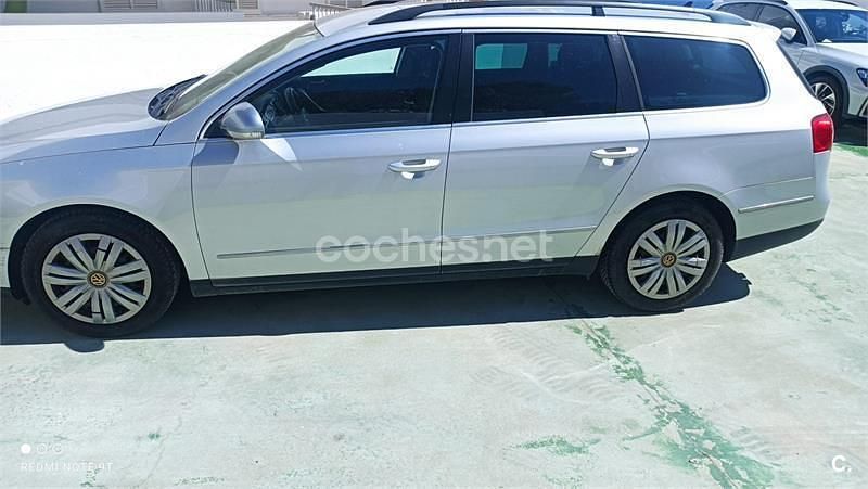 Usado VW Passat 110 CV (80 kW) 2009 Gris / plata Familiar