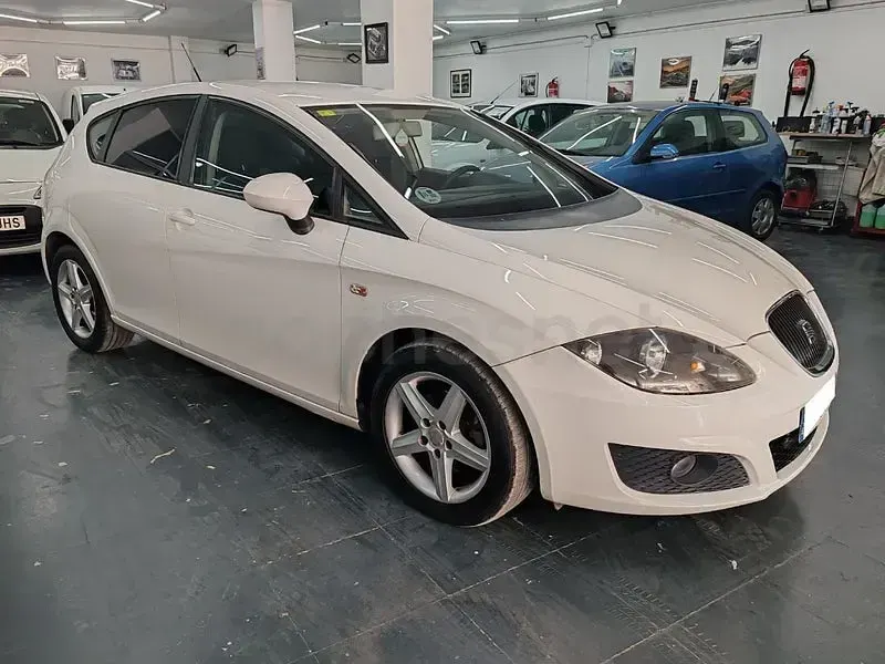 Usado Seat Leon Reference 90 CV (66 kW) 2010 Blanco Utilitario