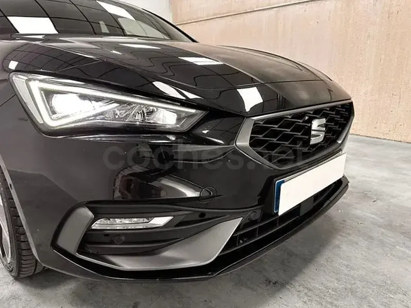 Usado Seat Leon FR 150 CV (110 kW) 2021 Negro Berlina