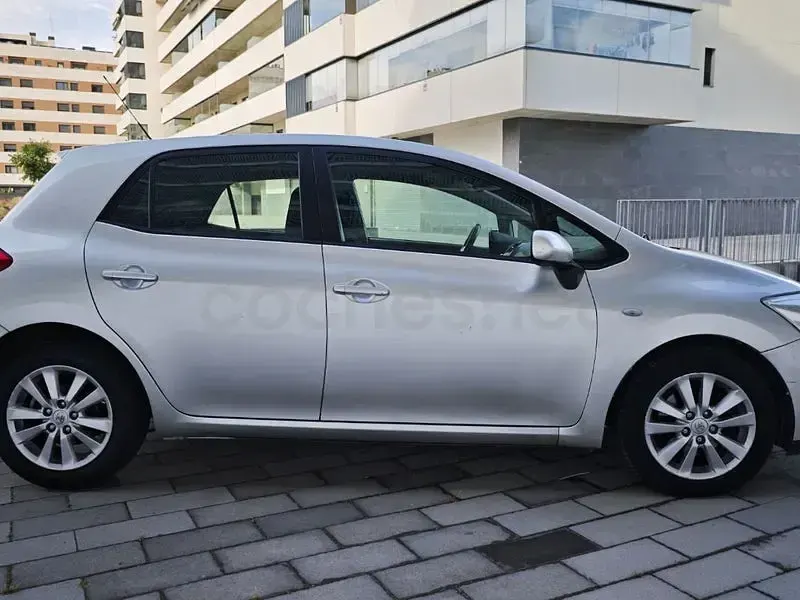 Usado Toyota Auris Luna 126 CV (92 kW) 2008 Beige Utilitario