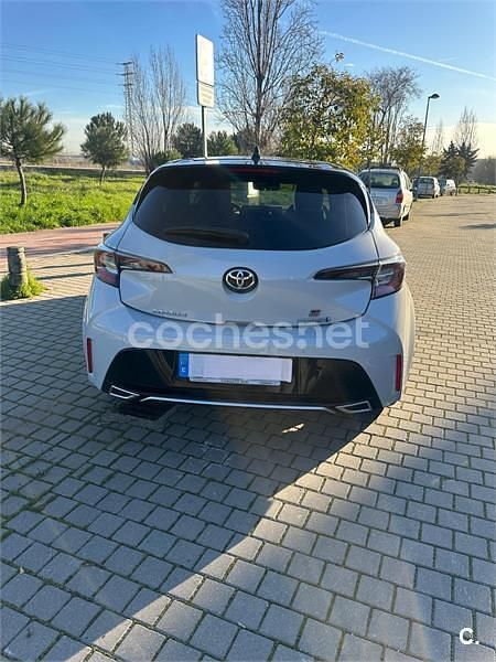 Usado Toyota Corolla 180 CV (132 kW) 2021 Gris / plata Berlina