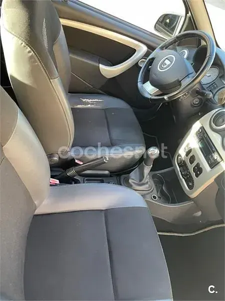 Begagnad Dacia Sandero Lauréate 90 HK (66 kW) 2012 Vit Sedan