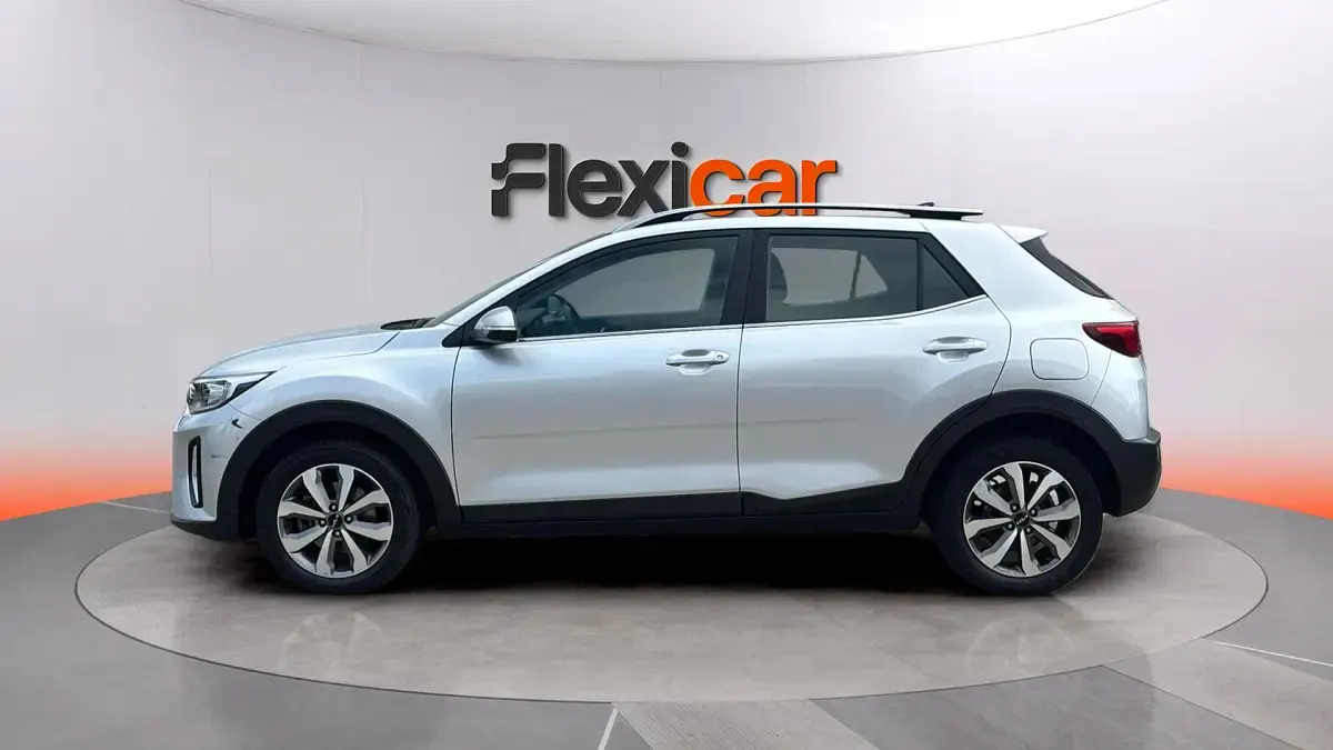 Usado Kia Stonic 101 CV (74 kW) 2024 Gris SUV