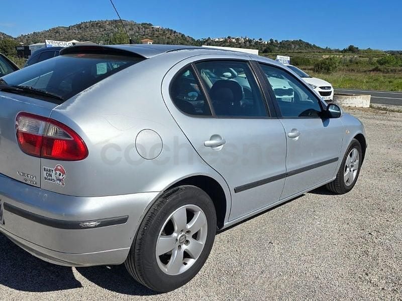 Usado Seat Leon Stella 110 CV (80 kW) 2005 Gris / plata Utilitario