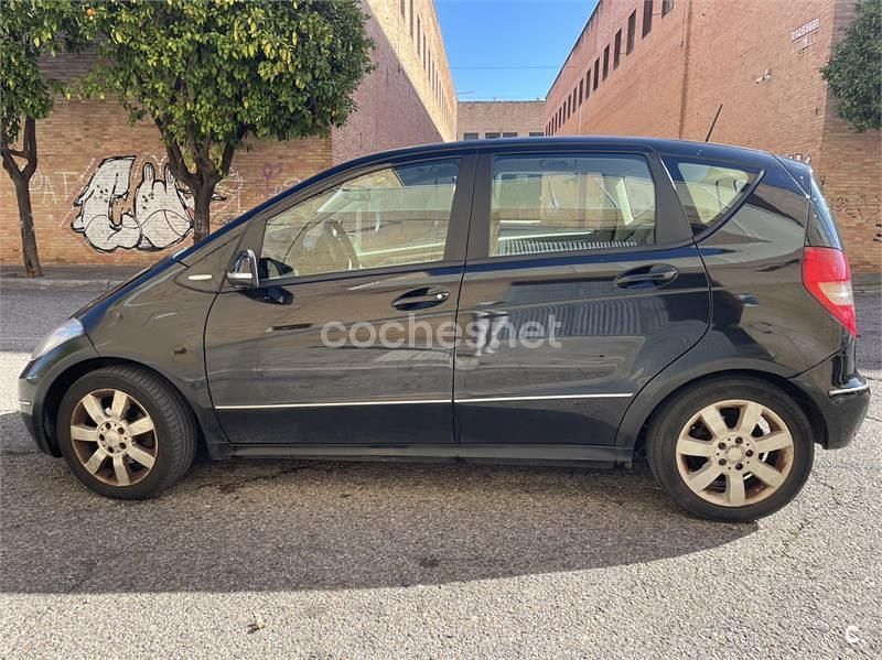 Usado Mercedes A180 Avantgarde 109 CV (80 kW) 2009 Negro Monovolumen