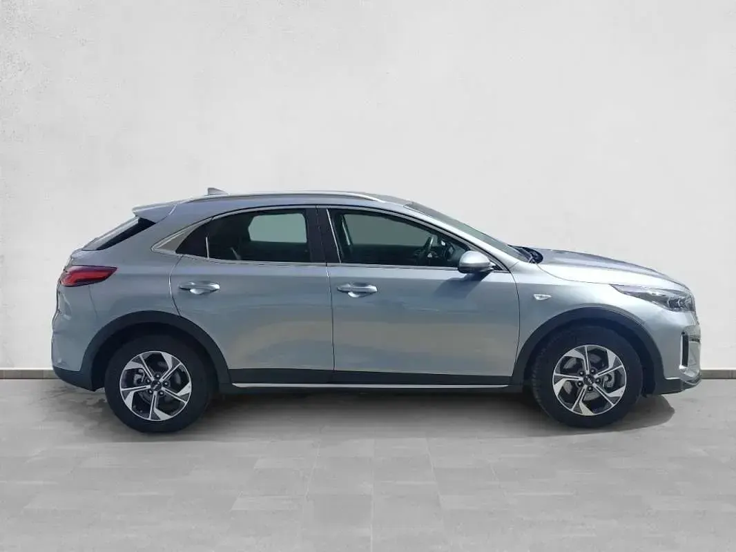 Usado Kia XCeed 101 CV (74 kW) 2025 Gris SUV