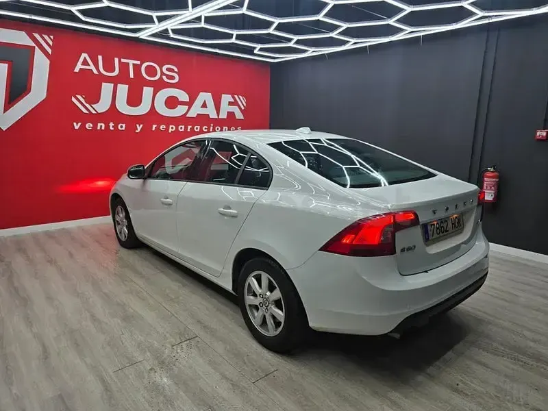 Usado Volvo S60 Momentum 115 CV (84 kW) 2012 Blanco Berlina