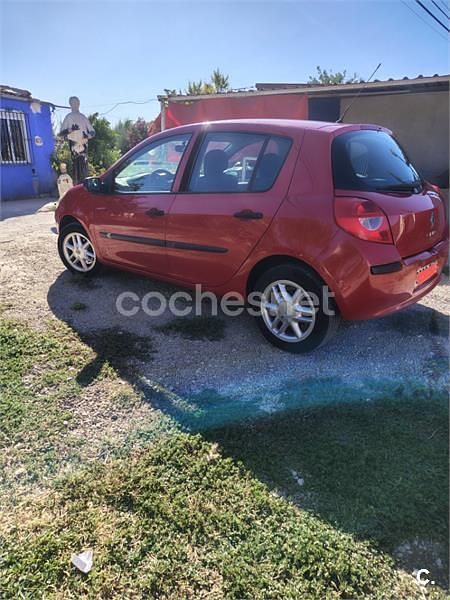 Rojo Usado 2008 Renault Clio II Authentique Berlina | 3000 € (Precio justo) - Imagen 1/4