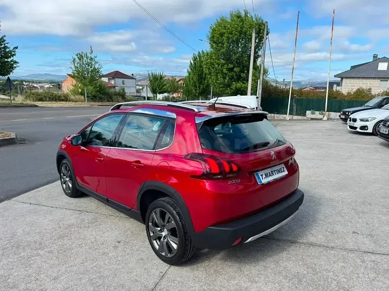 Usado Peugeot 2008 Allure 120 CV (88 kW) 2016 Granate SUV