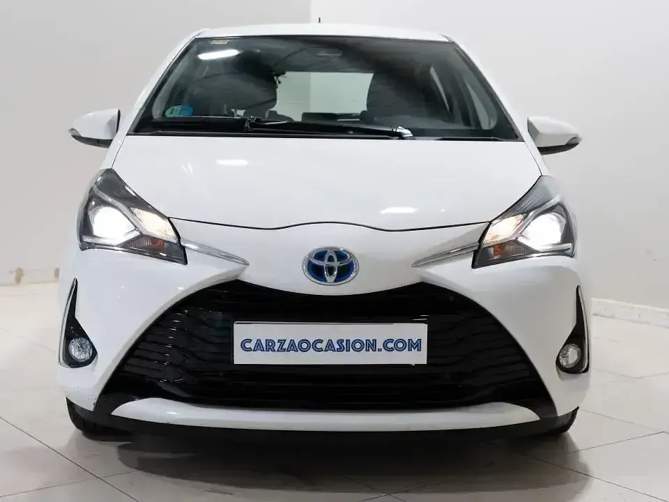Gebraucht Toyota Yaris Hybrid Active 100 PS (73 kW) 2019 Weiß Limousine