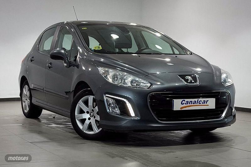 Usado Peugeot 308 Active 92 CV (67 kW) 2013 Gris Berlina