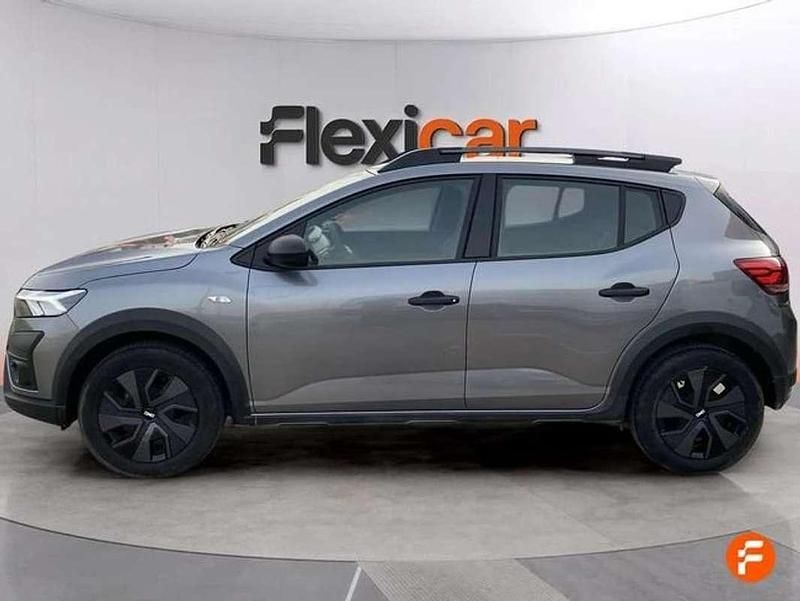 Usado Dacia Sandero Essentiel 91 CV (66 kW) 2024 Gris Utilitario