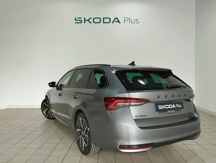 Gris Usado 2025 Skoda Octavia SportLine Familiar | 32.500 € (Precio justo) - Imagen 1/4