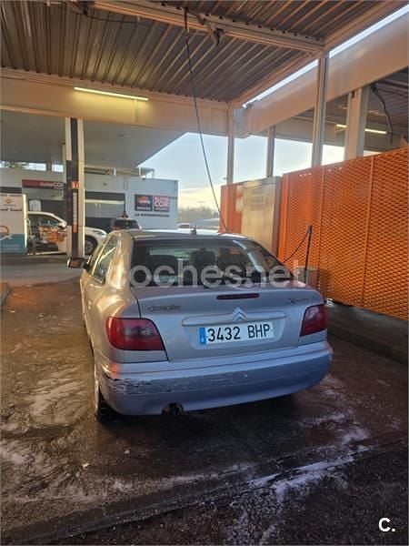 Usado Citroën Xsara 75 CV (55 kW) 2001 Gris / plata Berlina