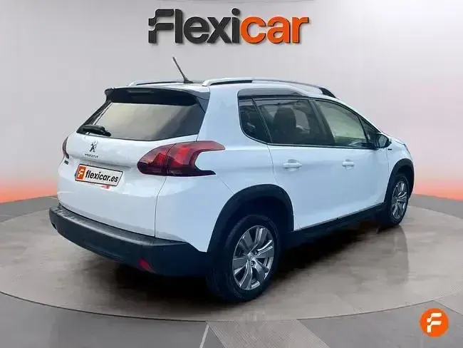 Usado Peugeot 2008 Active 100 CV (73 kW) 2019 Blanco SUV