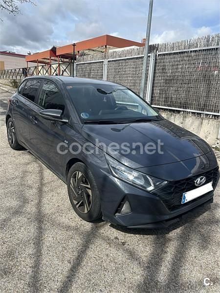 Usado Hyundai i20 100 CV (73 kW) 2022 Gris / plata Utilitario