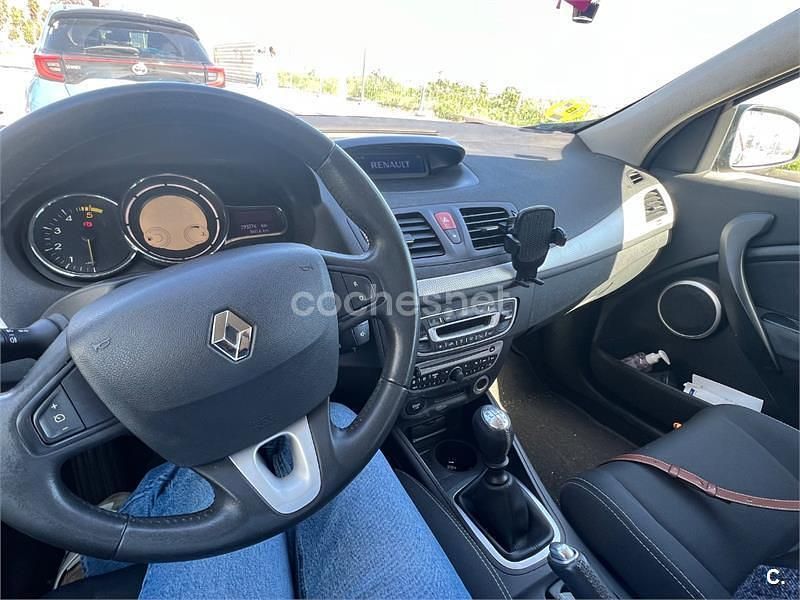 Usado Renault Mégane Dynamique 105 CV (77 kW) 2009 Gris / plata Berlina