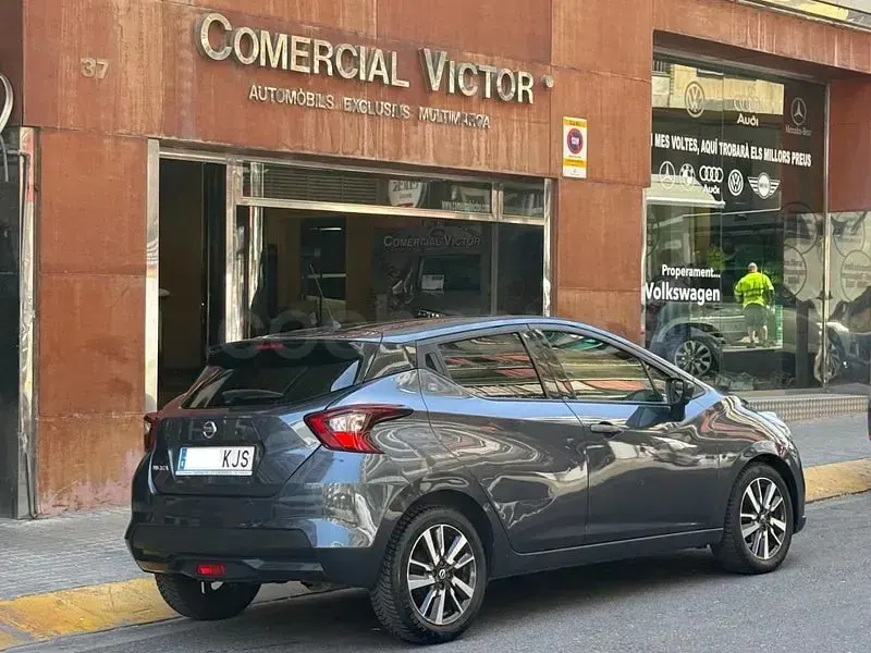Usado Nissan Micra N-Connecta 90 CV (66 kW) 2018 Gris / plata Utilitario