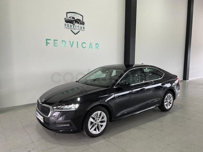 Usado Skoda Octavia Selection 115 CV (84 kW) 2022 Negro Berlina