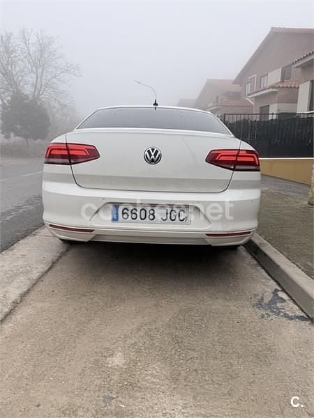 Usado VW Passat Advance 120 CV (88 kW) 2015 Blanco Berlina