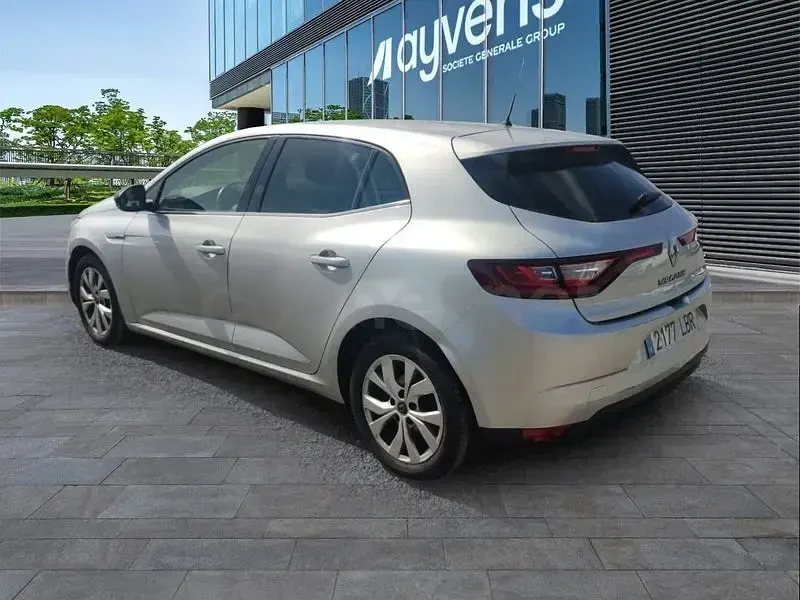 Usado Renault Mégane LIMITED 95 CV (69 kW) 2019 Gris / plata Berlina
