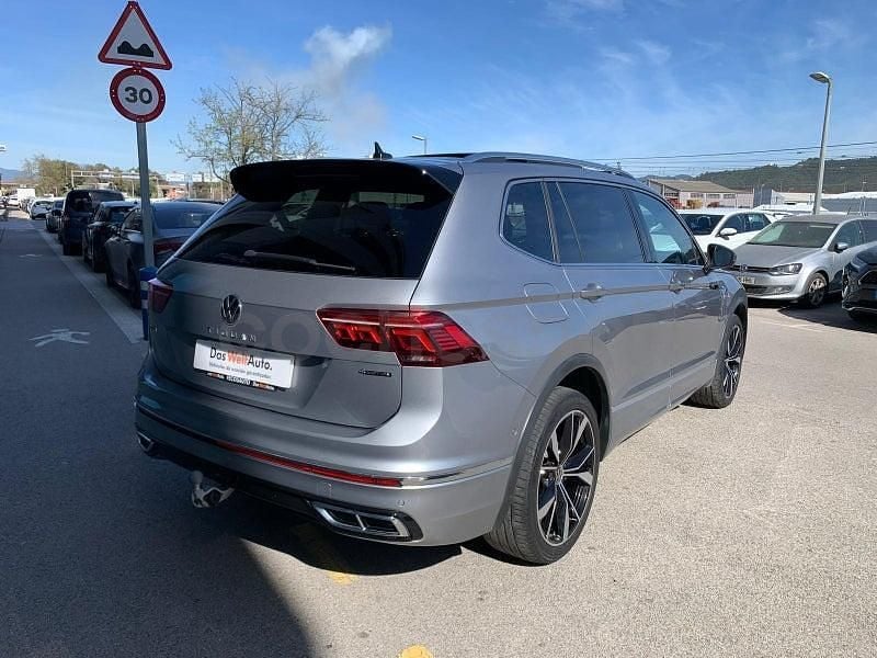 Usado VW Tiguan Allspace R-line 200 CV (147 kW) 2023 Gris plata SUV