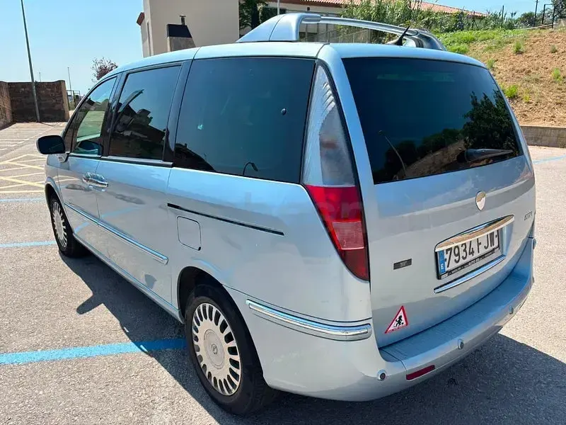 Usado Lancia Phedra 136 CV (100 kW) 2007 Azul Monovolumen