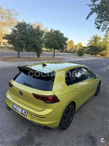 Usado VW Golf VIII R-line 150 CV (110 kW) 2022 Amarillo Berlina