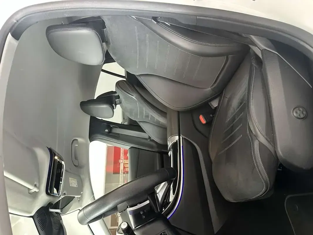 Usado Mercedes GLC220 197 CV (144 kW) 2025 Blanco SUV