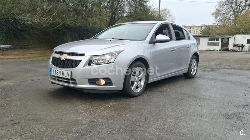 Gris / plata Usado 2012 Chevrolet Cruze LT Berlina | 5190 € (Precio justo) - Imagen 1/4