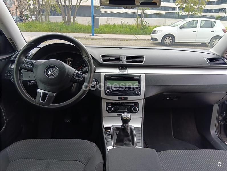 Usado VW Passat 105 CV (77 kW) 2011 Marrón Familiar