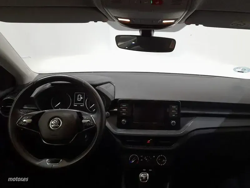 Usado Skoda Fabia Active 80 CV (58 kW) 2022 Blanco Utilitario