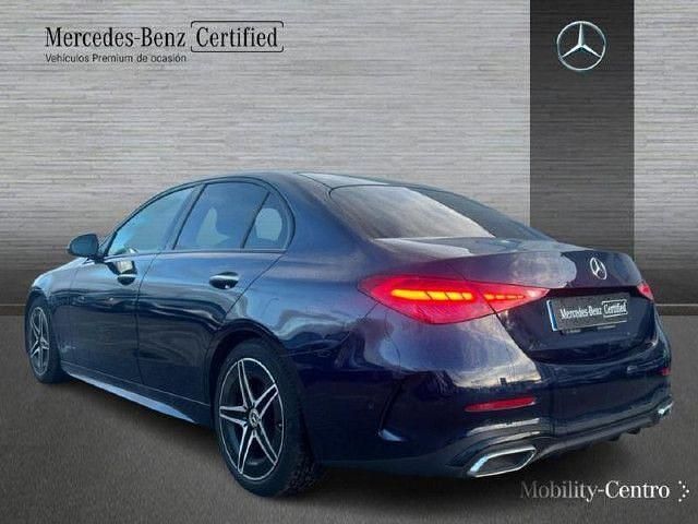 Usado Mercedes C200 AMG line 204 CV (150 kW) 2022 Cavansitblau  metallic paint Berlina
