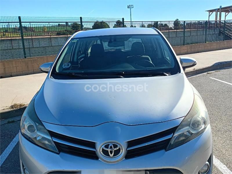 Usado Toyota Verso Advance 112 CV (82 kW) 2015 Gris / plata Monovolumen