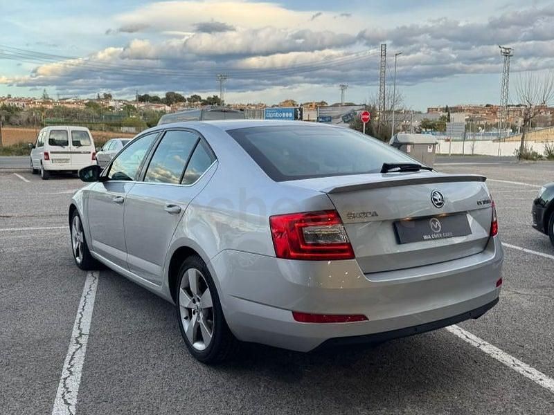 Usado Skoda Octavia Style 150 CV (110 kW) 2017 Gris / plata Berlina