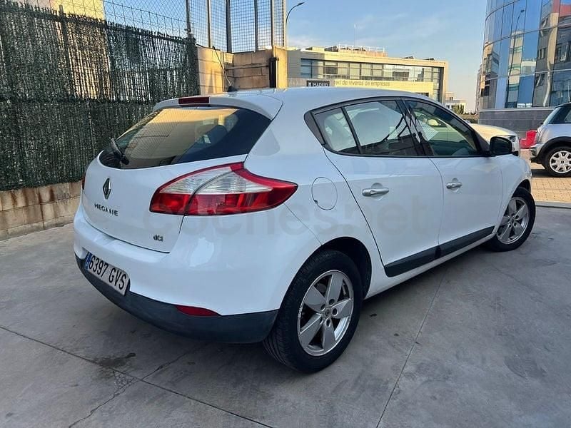 Usado Renault Mégane Dynamique 105 CV (77 kW) 2010 Blanco Berlina
