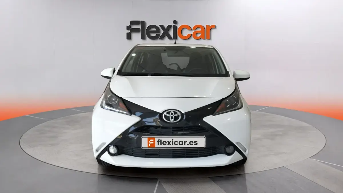 Usado Toyota Aygo X-cite 72 CV (52 kW) 2017 Blanco Utilitario
