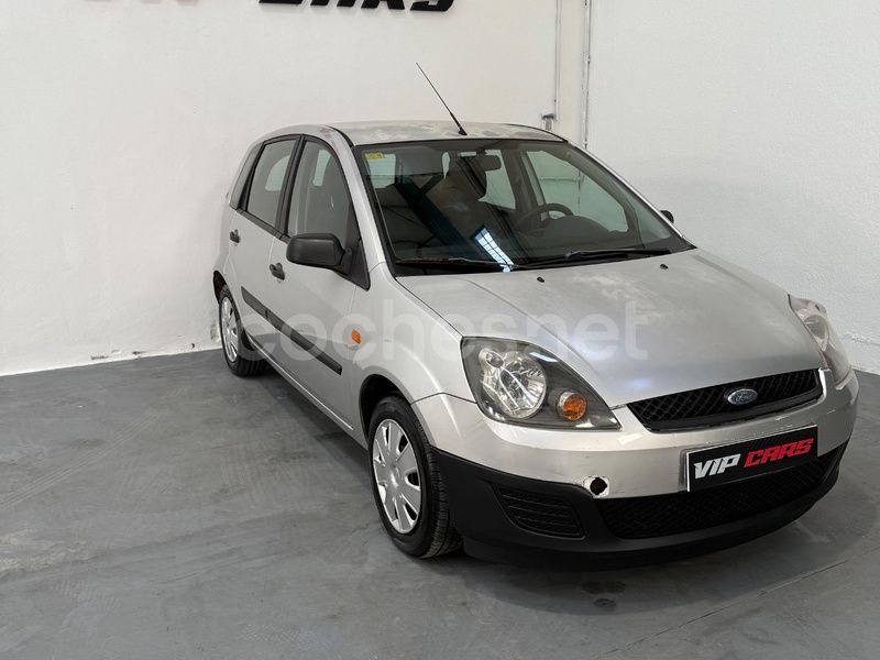 Gris / plata Usado 2006 Ford Fiesta Utilitario | 2999 € (Buen precio) - Imagen 1/4