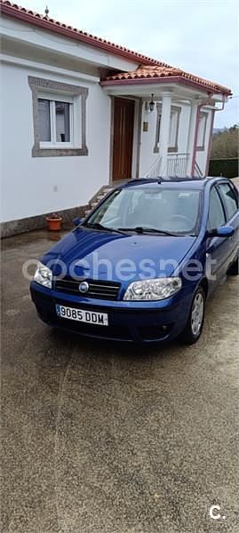 Usado Fiat Punto Dynamic 70 CV (51 kW) 2004 Azul Utilitario