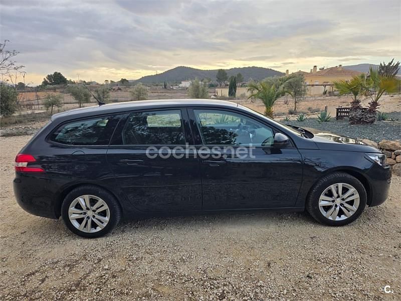 Usado Peugeot 308 SW Style 110 CV (80 kW) 2015 Azul Familiar