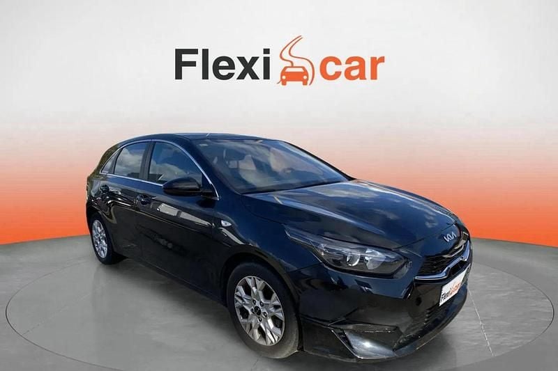 Begagnad Kia Ceed 160 HK (117 kW) 2022 Svart Halvkombi