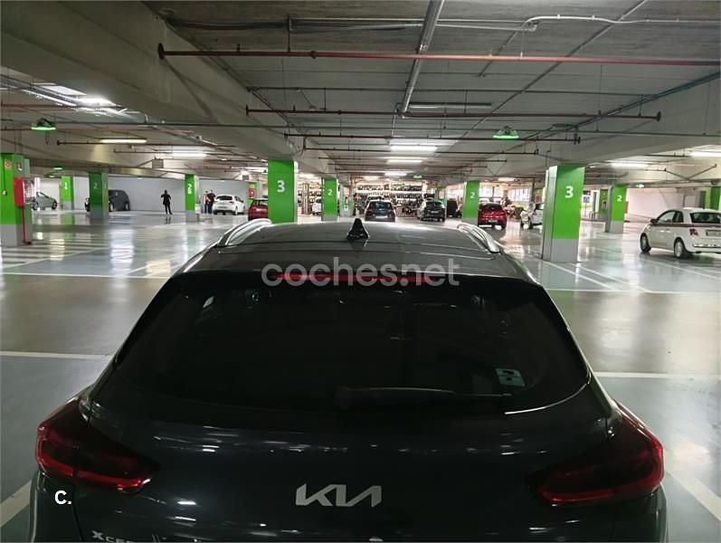 Usado Kia XCeed 120 CV (88 kW) 2023 Gris / plata SUV