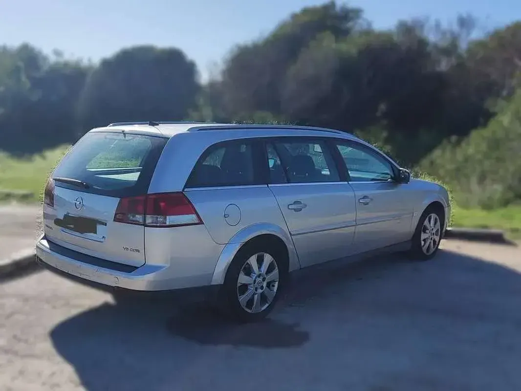 Usado Opel Vectra Elegance 177 CV (130 kW) 2004 Gris Familiar