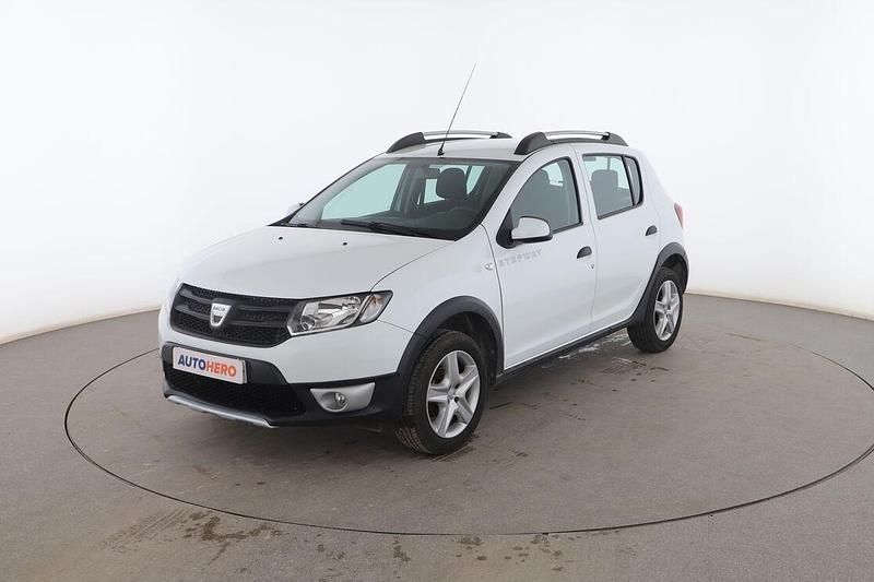 Usado Dacia Sandero Stepway 90 CV (66 kW) 2015 Blanco Utilitario