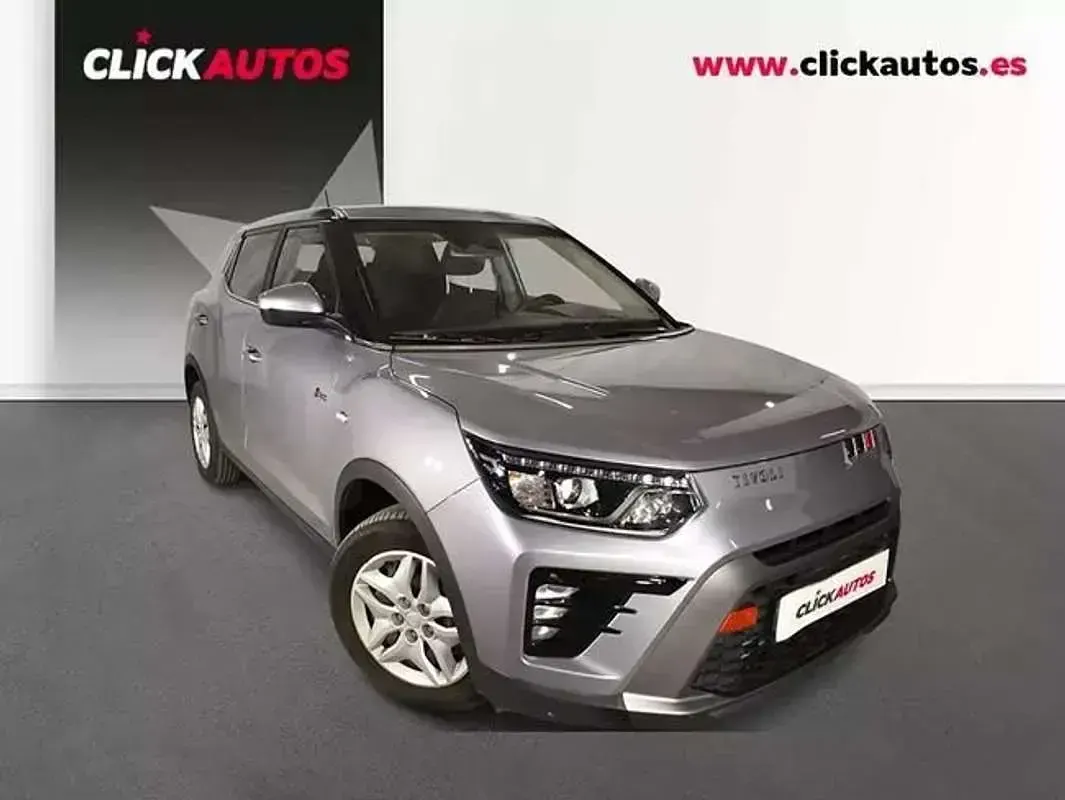Usado SsangYong Tivoli 136 CV (100 kW) 2024 Gris SUV