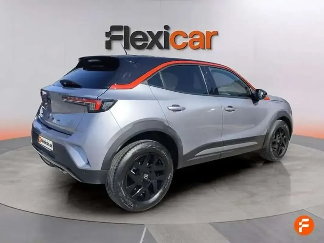 Usado Opel Mokka GS Line 131 CV (96 kW) 2022 Gris SUV