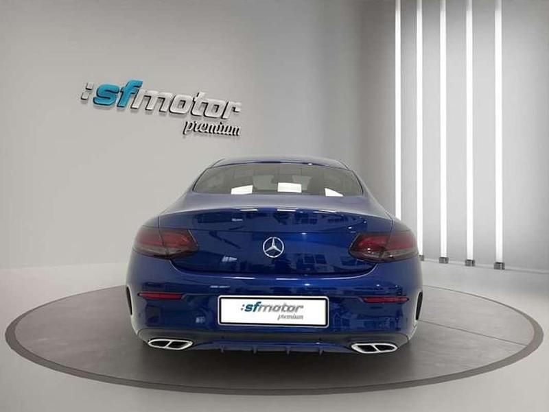 Usado Mercedes C250 AMG line 204 CV (150 kW) 2016 Azul Coupe