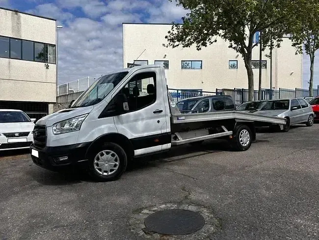 Usado Ford Transit 131 CV (96 kW) 2021 Blanco Berlina