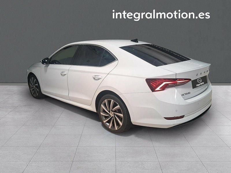 Usado Skoda Octavia Style 150 CV (110 kW) 2020 Blanco Berlina