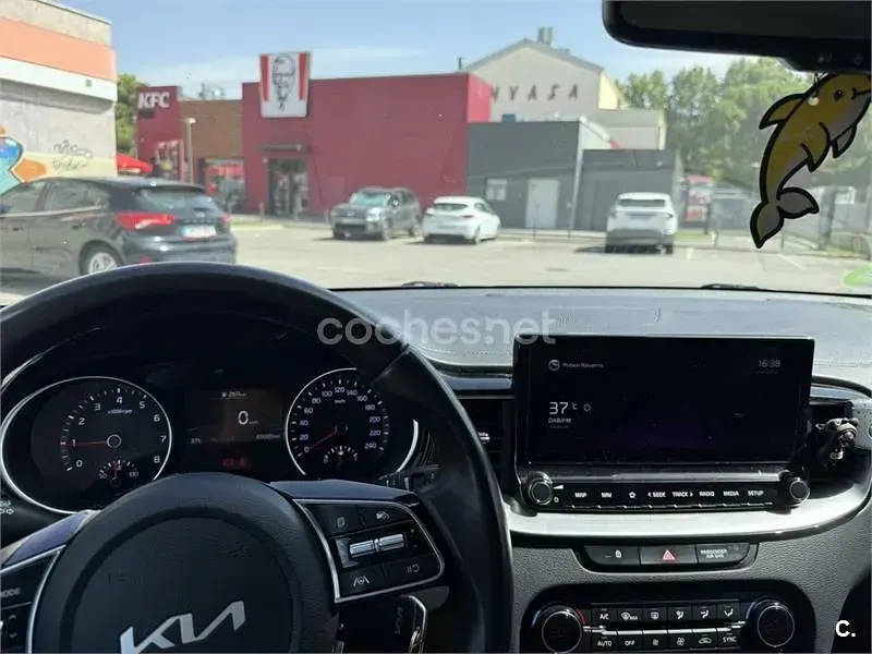 Usado Kia Ceed 100 CV (73 kW) 2021 Negro Utilitario